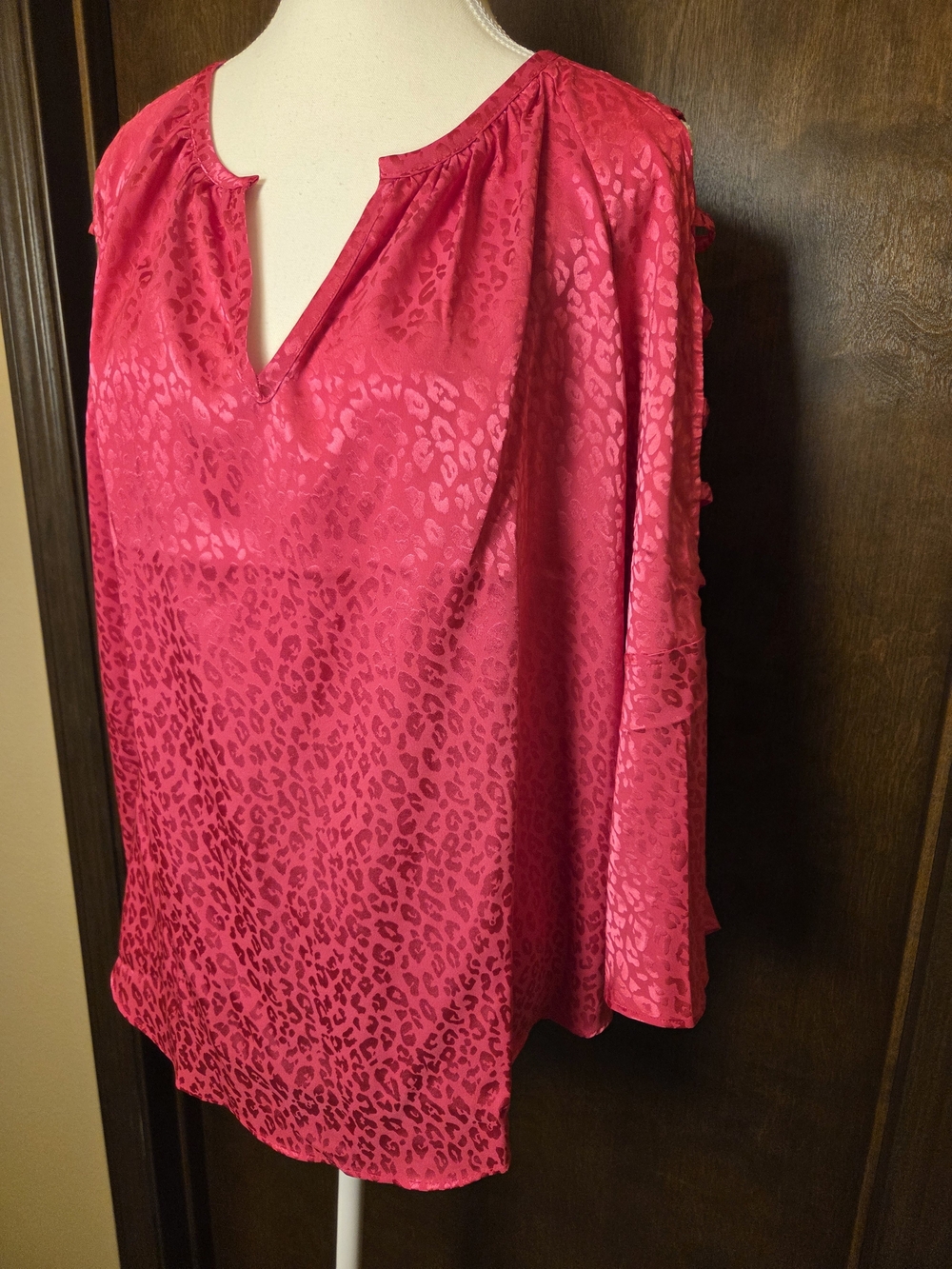 Jennifer Lopez Briggt Pink Cutout Sleeve Blouse - Picture 3 of 13